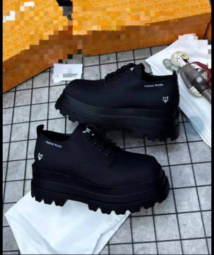 Naked wolve Shoe